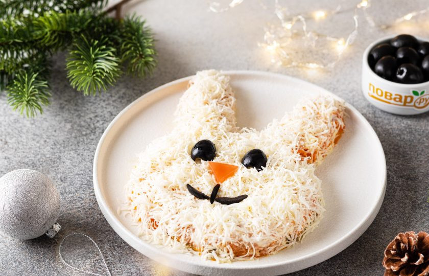 1. Этап. Вегетарианский салат в виде Кролика на Новый год 2023: Вегетарианский салат на Новый год готов, приятного вам аппетита! С наступающим праздником!