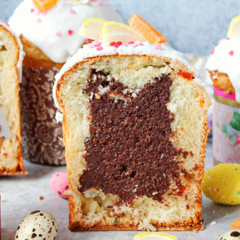 Кулич с шоколадной начинкой