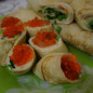 Блинные роллы со сливочным сыром и красной рыбой