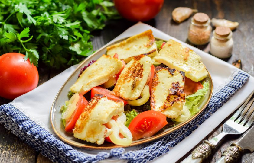 1. Этап. Салат с жареным адыгейским сыром: Приятного аппетита!