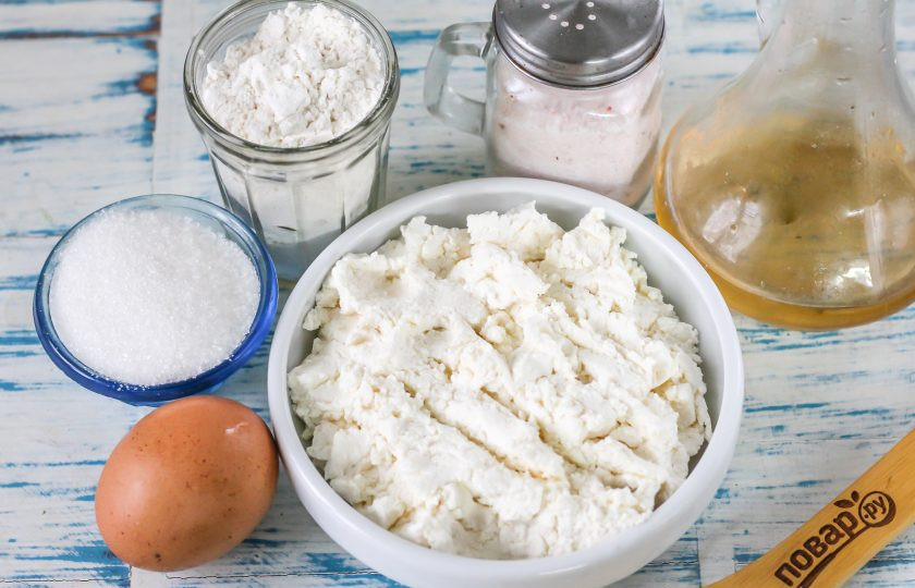 1. Этап. Сырники из козьего творога: Подготовьте указанные ингредиенты.
