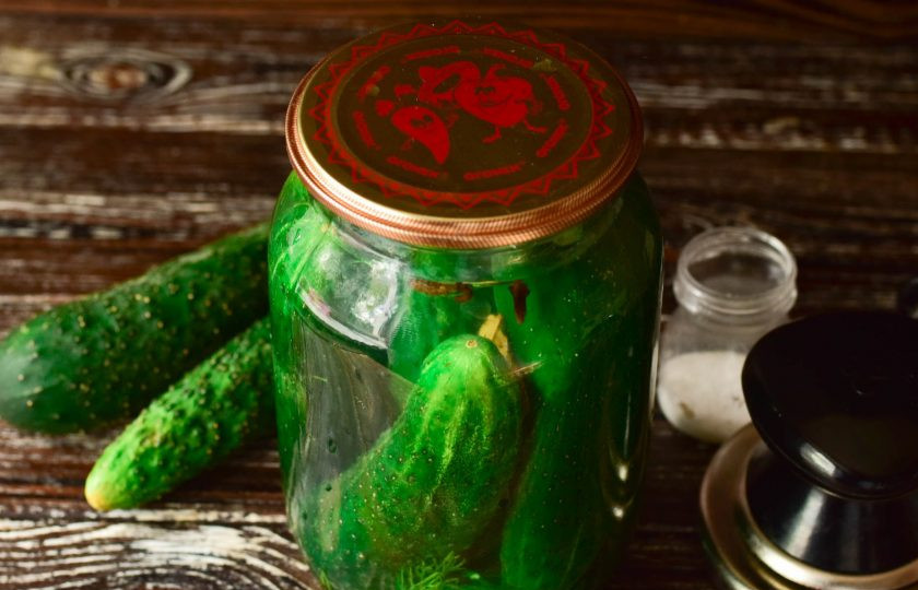 1. Этап. Огурцы в желатине: Храните огурцы в темном и прохладном месте.