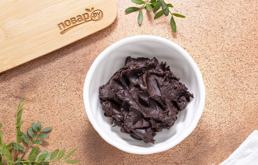 1. Этап. Шоколадные конфеты без сахара: Переложите получившуюся массу в миску.