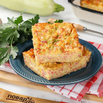 Запеканка из кабачков с копчёной колбасой и сыром