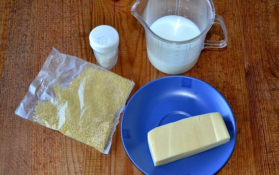 1. Этап. Пшенная каша с сыром: Подготовьте ингредиенты. Очень удобно использовать пшено в специальных пакетиках для варки.