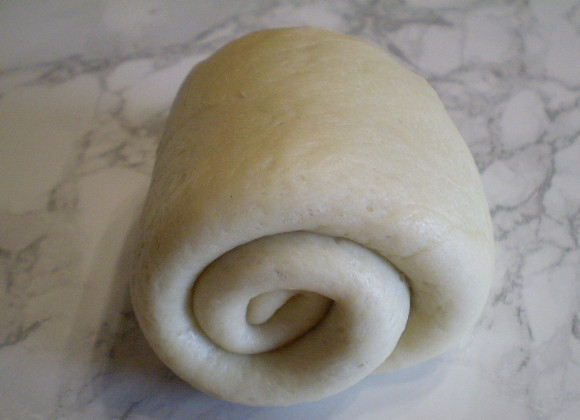 1. Этап. Булочки с вареньем: 11. Сворачиваем булочку в 