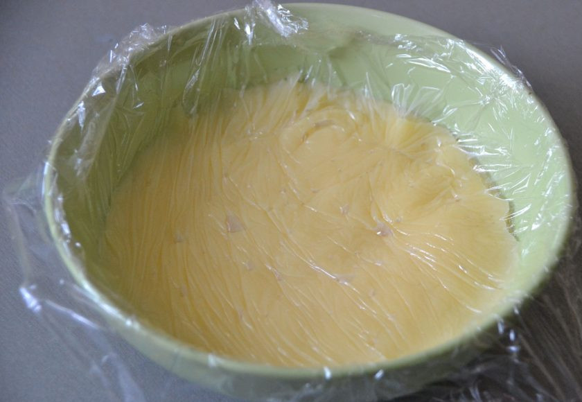 1. Этап. Круассаны с заварным кремом: Накройте крем 