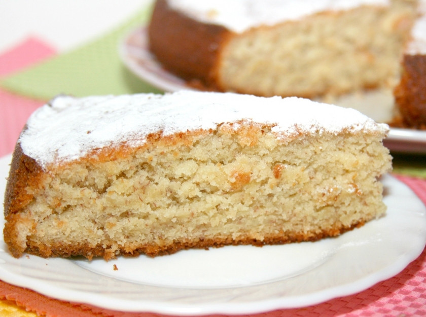 1. Этап. Коврижка банановая постная: Через полчаса открываем духовку и смотрим, есть ли потемнение коржа. Если да, то можно доставать, если нет, то ставим на 10 минут допекаться при температуре в 150 градусов. Готовую коврижку посыпаем сахарной пудрой и нарезаем на кусочки. Приятного аппетита!