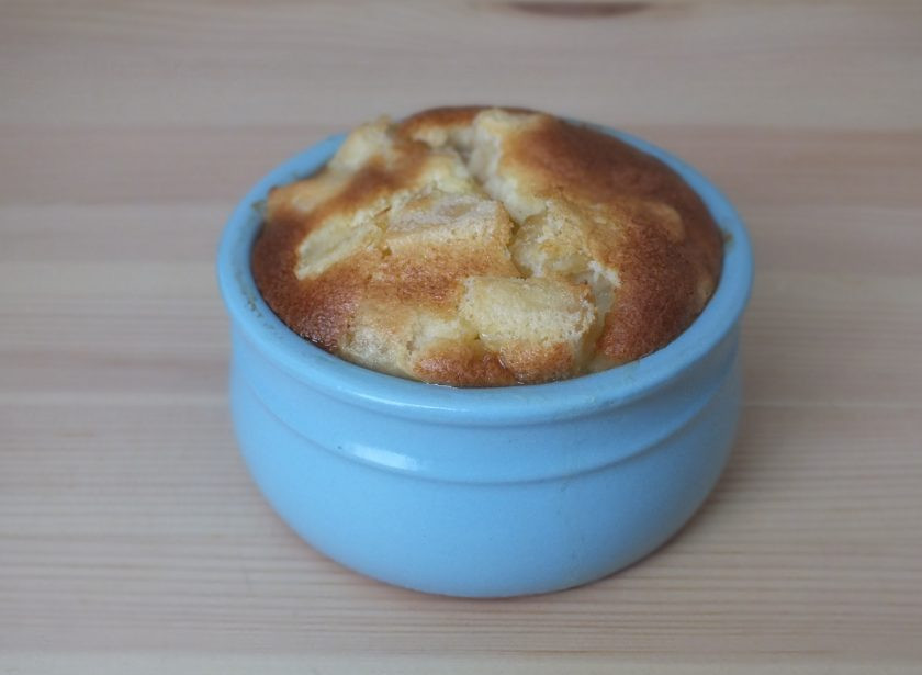 1. Этап. Пудинг из яблок: По истечении времени достаньте пудинг и охладите.