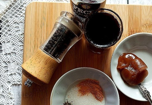 1. Этап. Луковый мармелад на красном вине: Приготовим все ингредиенты.