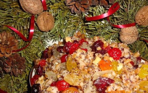 1. Этап. Кутья украинская: Также влейте мёд. Хорошо перемешайте кутью. Лучше всего её подавать после того как она настоится в холодильнике.