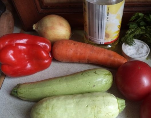 1. Этап. Вкусное овощное рагу: 1. Конец лета и осень - сезон овощных блюд, но как приготовить вкусное овощное рагу? Оказывается, что это очень просто. Нам понадобятся самые простые и доступные овощи (если готовите рагу зимой, то можно использовать и замороженные).