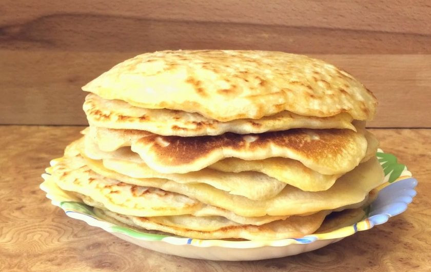 1. Этап. Блины толстые с картофелем: 4. Тем временем разогрейте сковороду и смажьте ее растительным маслом. Выпекайте блины на среднем огне не менее 2 минут с каждой стороны. Приятного аппетита!