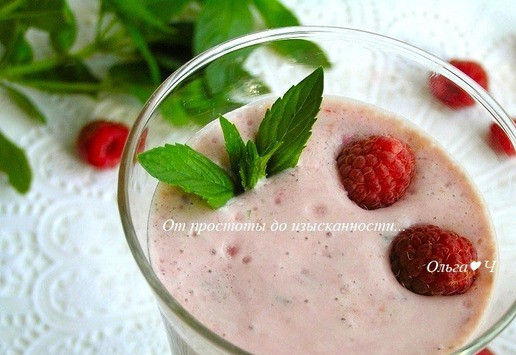 1. Этап. Мятный смузи Сочные ягодки: Разлейте смузи по бокалам.