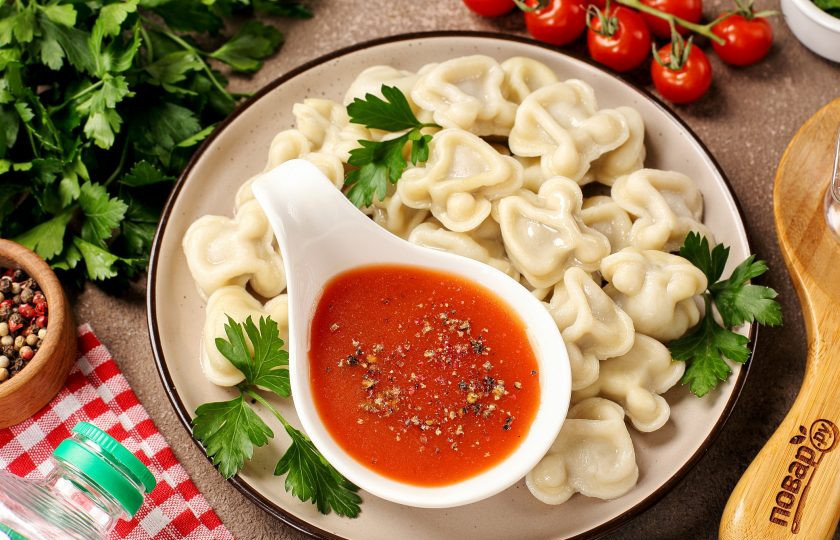 1. Этап. Соус для пельменей с уксусом в домашних условях: Подайте соус к столу. По желанию можно добавить в соус молотый перец или измельчённую свежую зелень. Приятного аппетита!