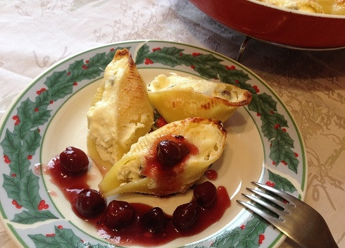 1. Этап. Сладкие конкильони с творогом: 9. Подаем к столу с вареньем, сметаной или сгущенкой — кому как нравится:)