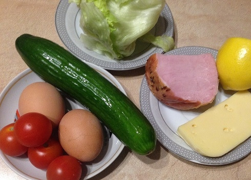 1. Этап. Салат Фрешер: Ингредиенты для салата. Заправить салат можно оливковым маслом, смешанным с лимонным соком или майонезом.