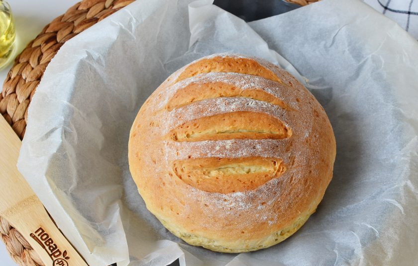 1. Этап. Хлеб на кефире в духовке: Хлеб готов! Переложите его на решетку и остудите.