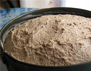 1. Этап. Торт Дунайские волны: 16. Готовый крем нанести на корж и разровнять. Отправить в холодильник, чтобы он немного подстыл. Приготовить шоколадную глазурь, которой покрыть верх. Торт 