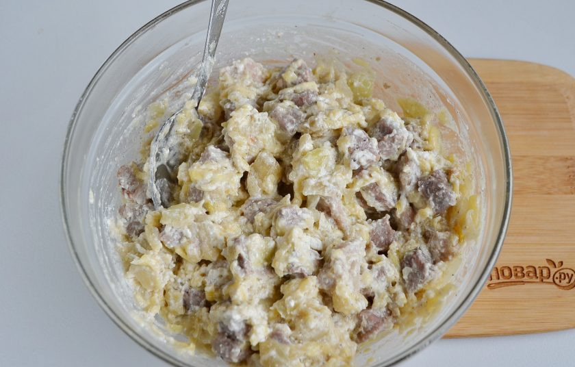 1. Этап. Сырные булочки с мясной начинкой: Масса получается очень вкусной.