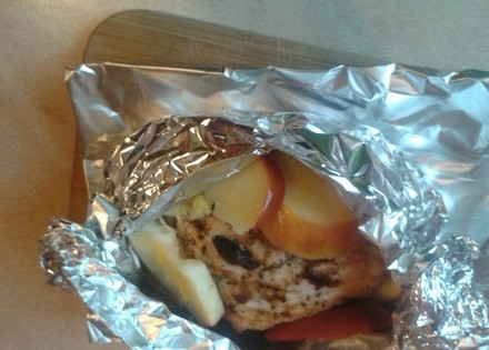 1. Этап. Куриное филе с яблоками и черносливом: И вот наше готовое ароматное блюдо.