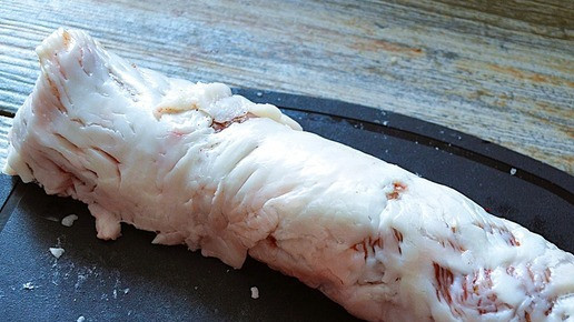 1. Этап. Шашлык-рулет: Скрутить тугим рулетом, обрезать пустоты с краёв.