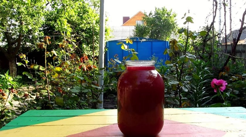 1. Этап. Квас из красной свеклы: Процеженный квас снова налейте в банку и поставьте в холодильник. Спустя несколько суток, когда квас хорошенько настоится, его можно употреблять в пищу.