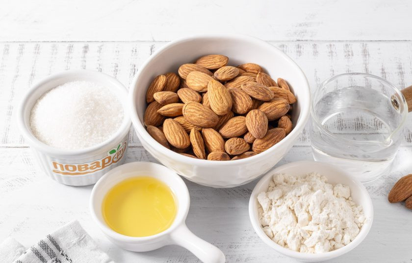 1. Этап. Ореховая халва: Подготовьте все ингредиенты.