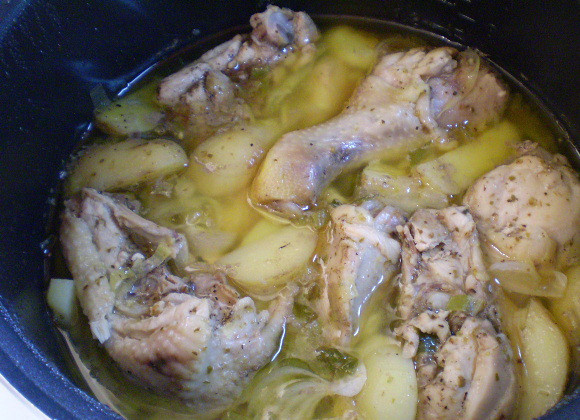 1. Этап. Тушеная картошка с курицей в мультиварке: 7. Тушеная картошка с курицей готова, приятного аппетита!