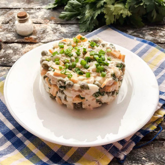 Салат с филе курицы