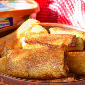 Блинчики с грибами и плавленым сыром