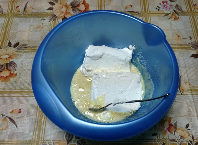 1. Этап. Творожная запеканка Президент: И добавьте творог.