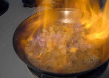 1. Этап. Вуду Фрикасе: Наливаем текилу и ждем пока выгорит половина.