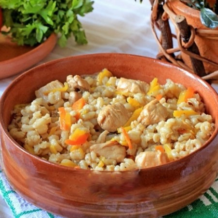 1. Stage. Barley Chicken: If the water has evaporated, and the porridge is not ready then pour a little boiling water.