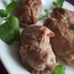 Свиные рулеты с сыром и грибами