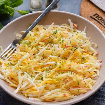 Салат с сельдереем и сыром