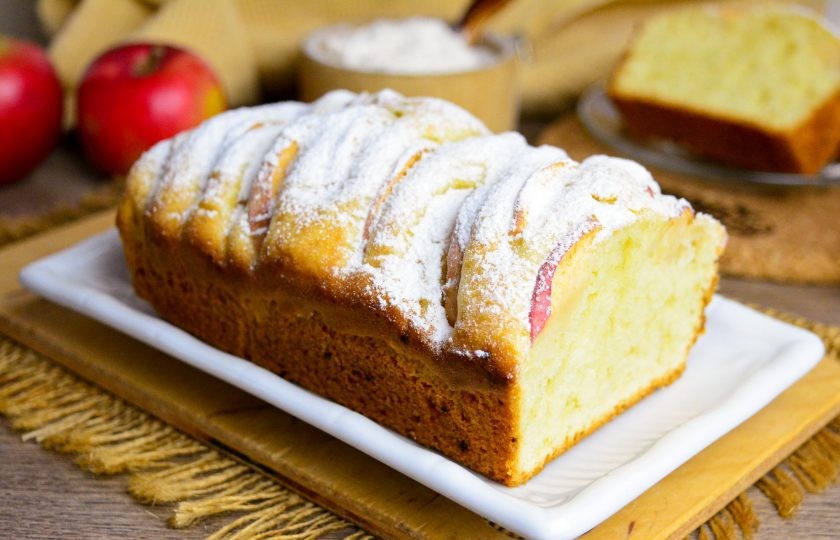 1. Этап. Ванильный кекс с яблоками: Ванильный кекс с яблоками подавайте к столу.