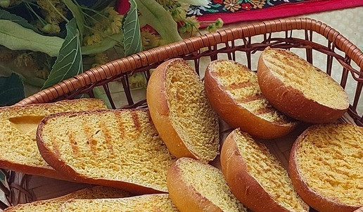 1. Этап. Манговый Верзила с котлетой из индейки: Подсушить половинки с одной стороны. Я это сделала на электрогриле включив только нижний нагрев.