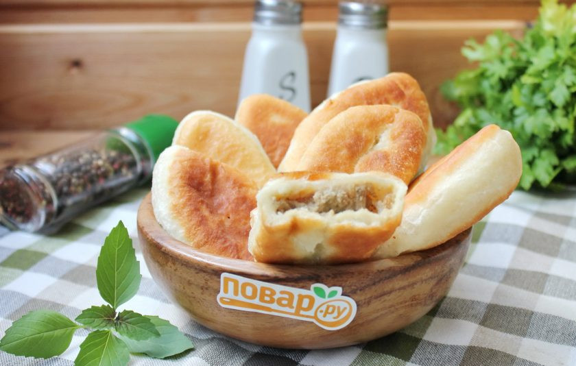 1. Этап. Жареные пирожки с картофелем и печенью: Пирожки с картофелем и печенью готовы.