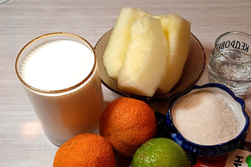 1. Этап. Дынная панна котта: Ингредиенты. Хорошо, чтобы дыня была спелая, сочная и ароматная. Сахар добавляйте постепенно, пробуя, по своему вкусу. Я буду готовить на сахзаме.