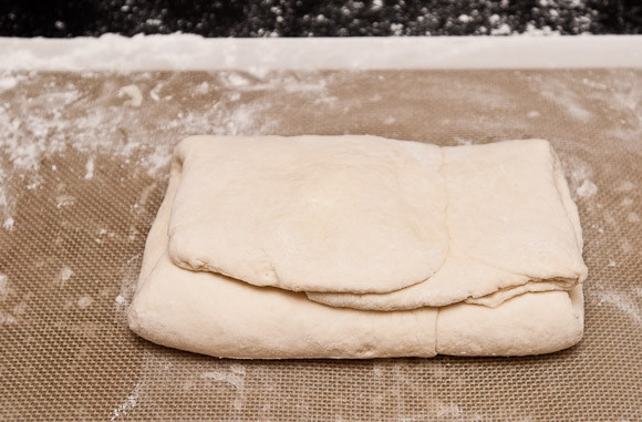 1. Этап. Печенье на смальце: Потом еще раз, только теперь внутрь. Получается многослойный конверт.