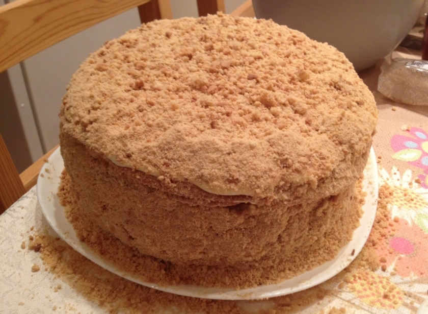 1. Этап. Медовик с черносливом: 8. Получается шикарный торт!