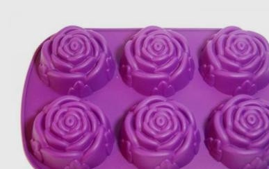 1. Этап. Сырники из творога и сметаны: Запекать сырники будем в формочках для кексов. Очень удобно использовать силиконовые формочки разной конфигурации.