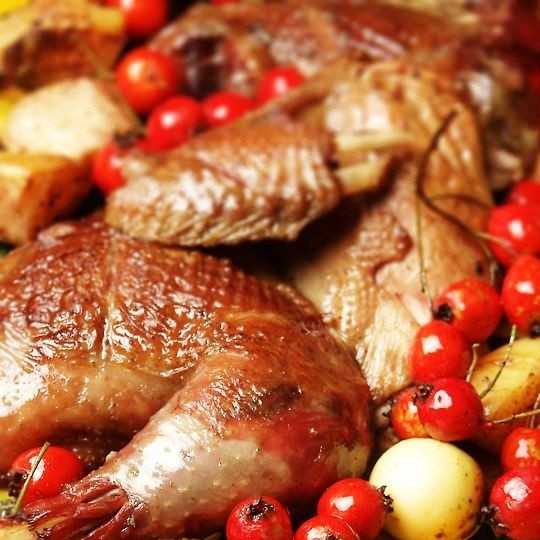 1. Этап. Петух в вине: Спустя указанное время петух будет готов. Приятного аппетита!