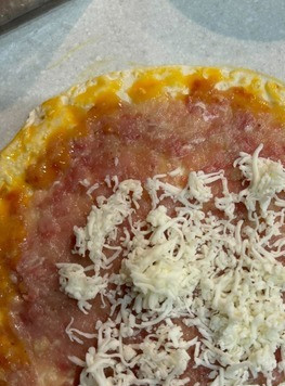 1. Этап. Совсем не чебуреки в лаваше: Смазать желтком края лаваша