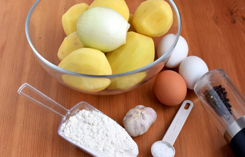 1. Этап. Картофельный кугл: Подготовьте необходимые ингредиенты.