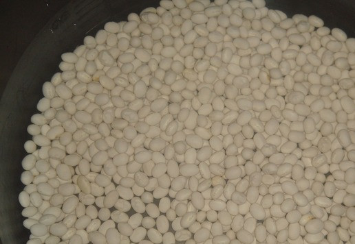 1. Этап. Трубочки из постного слоеного теста с кремом: Взвесим, промоем, зальем водой