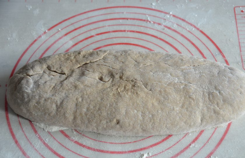 1. Этап. Ржаной заварной хлеб на закваске: Сформуйте хлеб той формы, которая вам нравится (круглый, овальный).