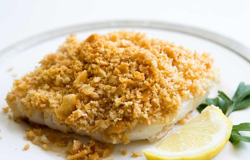 1. Этап. Запеченная в духовке треска: 7. Подавайте рыбку немного остывшей с долькой лимона.