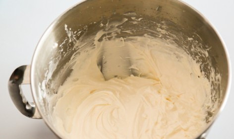 1. Этап. Торт Европейский: Готовая глазурь хорошо сохраняет рисунок.